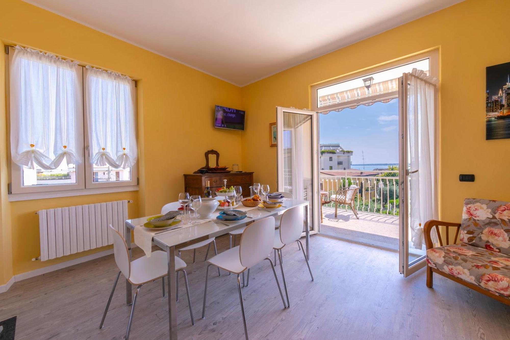 La Maison Fleurie Apartment *