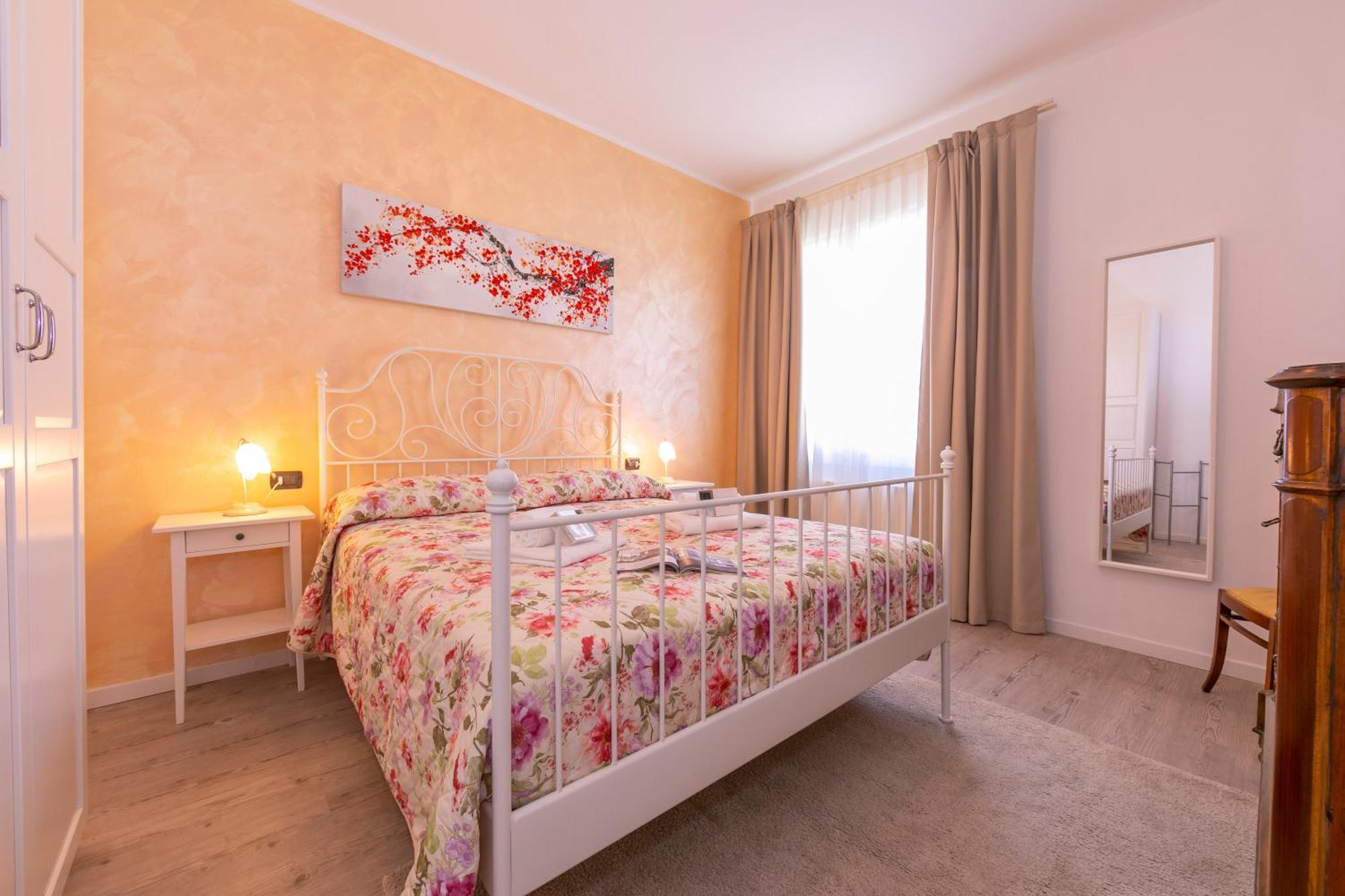 La Maison Fleurie Apartment *